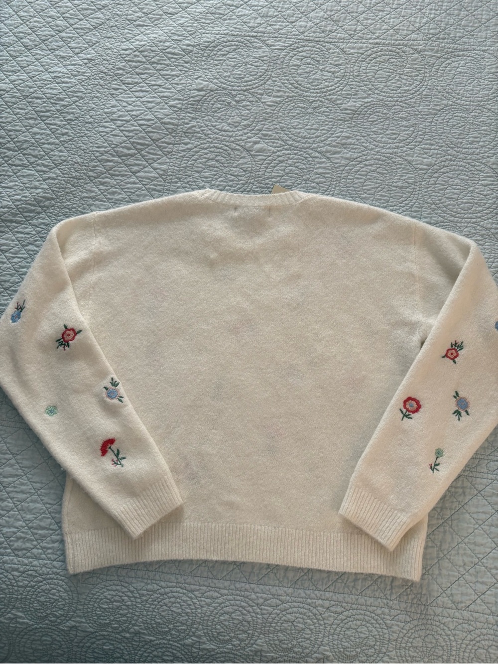 Francesca’s Judy crew neck embroidered sweater. Size medium. NWT - Picture 4 of 11